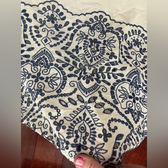 BCBGMaxAzria Black and Cream Patterned Blouse - Picture 4 of 5